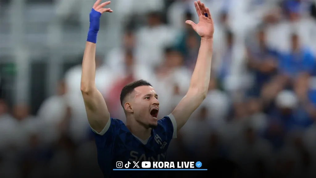 عبد الله الحمدان بقميص الهلال وسط حديث عن انتقاله إلى النصر